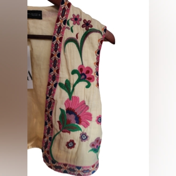 Zara Floral Embroidered Vest - Cream and Pink - Picture 4 of 7